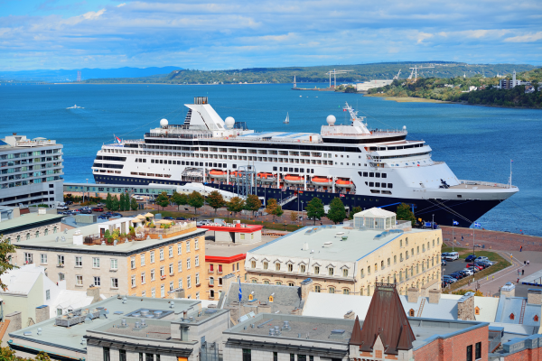 Hawaiian cruise vacation with island hopping, lush landscapes, and adventure.
